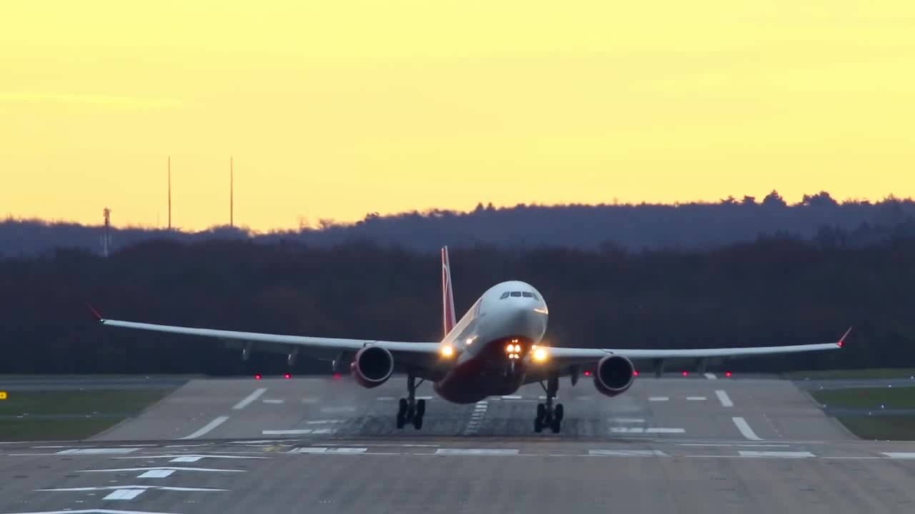 Storm Crosswind Landings At D Sseldorf Airbus A A Boeing