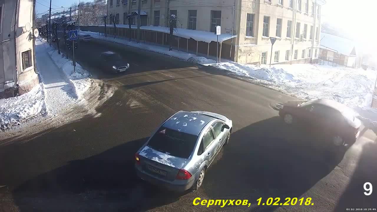 Всего то надо было прочитать и выучить правила дорожного движения ...