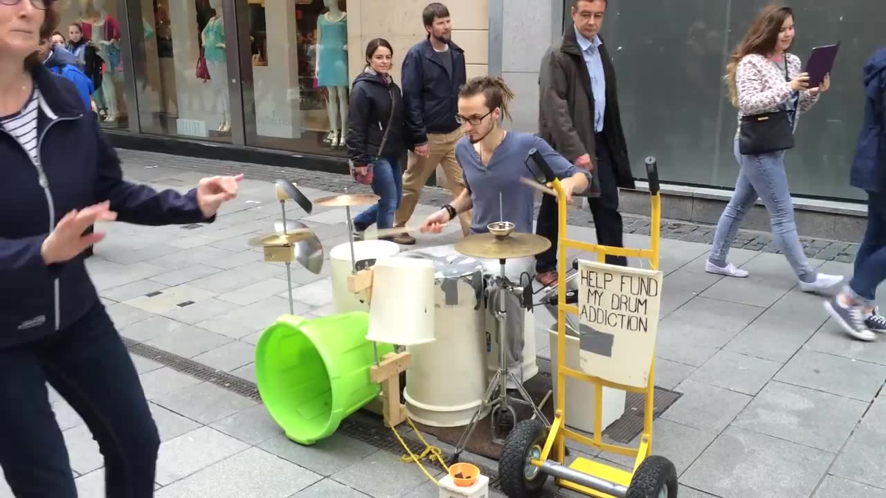 Guy plays drums on pots and plastic buckets Coub The Biggest Video