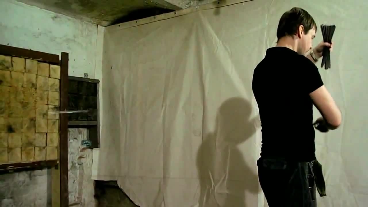 knife throwing. trick 2. without aiming. back to the target. Knife