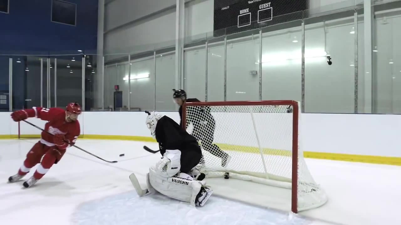 Хоккей видео прямая. Crazy Hockey Воронеж. Коуб хоккея с орлом. Хоккей 5с Крымск. Crazy Hockey картинки.