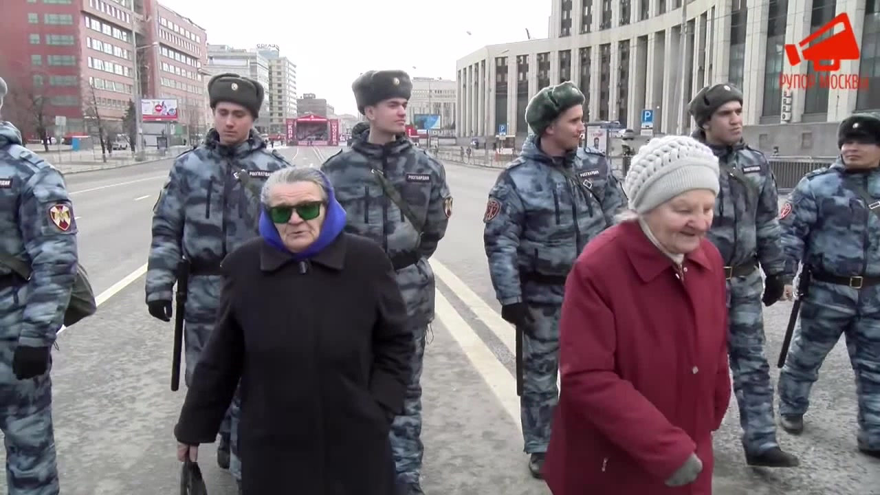 Женщины после митинга в Москве Нигде не дают жизни, на своей земле мы рабы - Coub