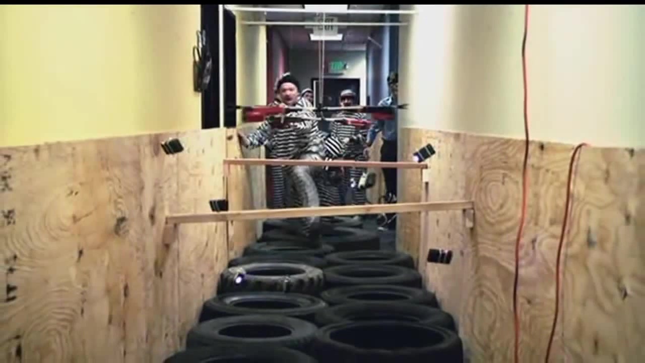 Jackass 3D Electric Avenue (Taser Hallway) Coub The Biggest Video