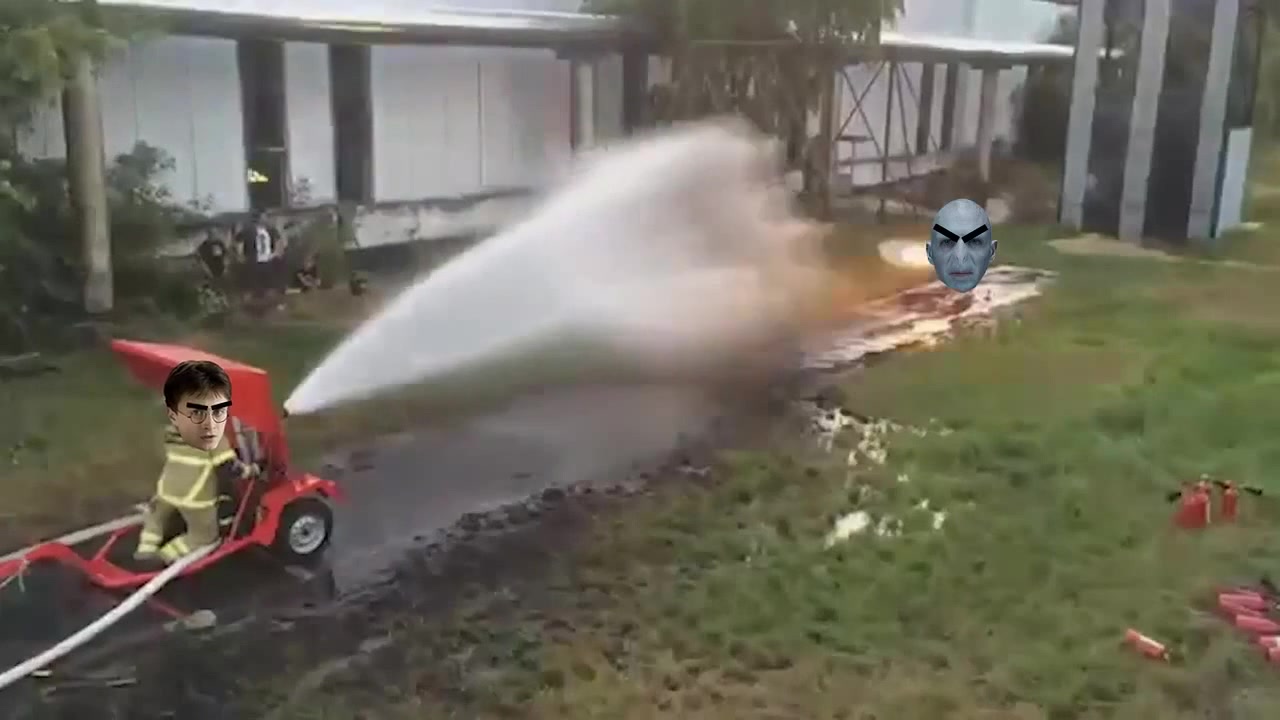 Гарри потер и пожарный гидрант. - Coub - The Biggest Video Meme Platform