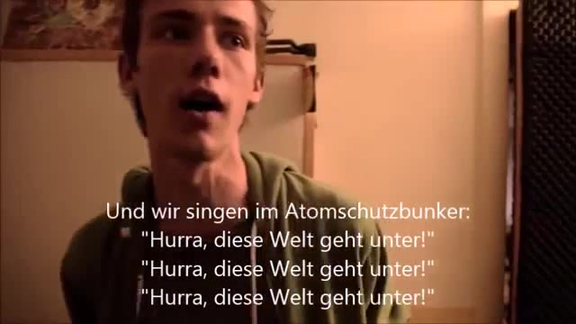 Hurra die welt. Хеннинг май Hurra die. Hurra die Welt geht unter Хеннинг май. K.I.Z feat. Henning May Hurra. Переводчик Hurra die Welt geht unter.