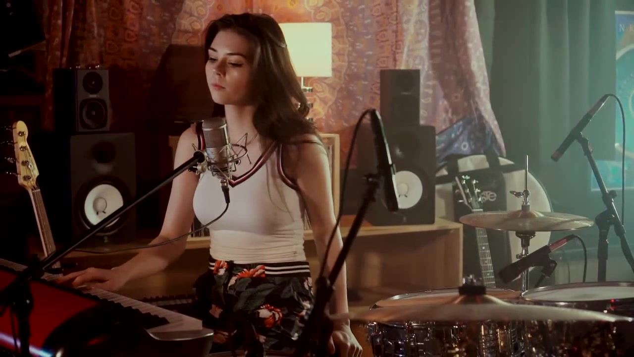 Foo Fighters Meets 70s Bobby Caldwell Live Looping Mashup By Elise Trouw Coub The Biggest 4818