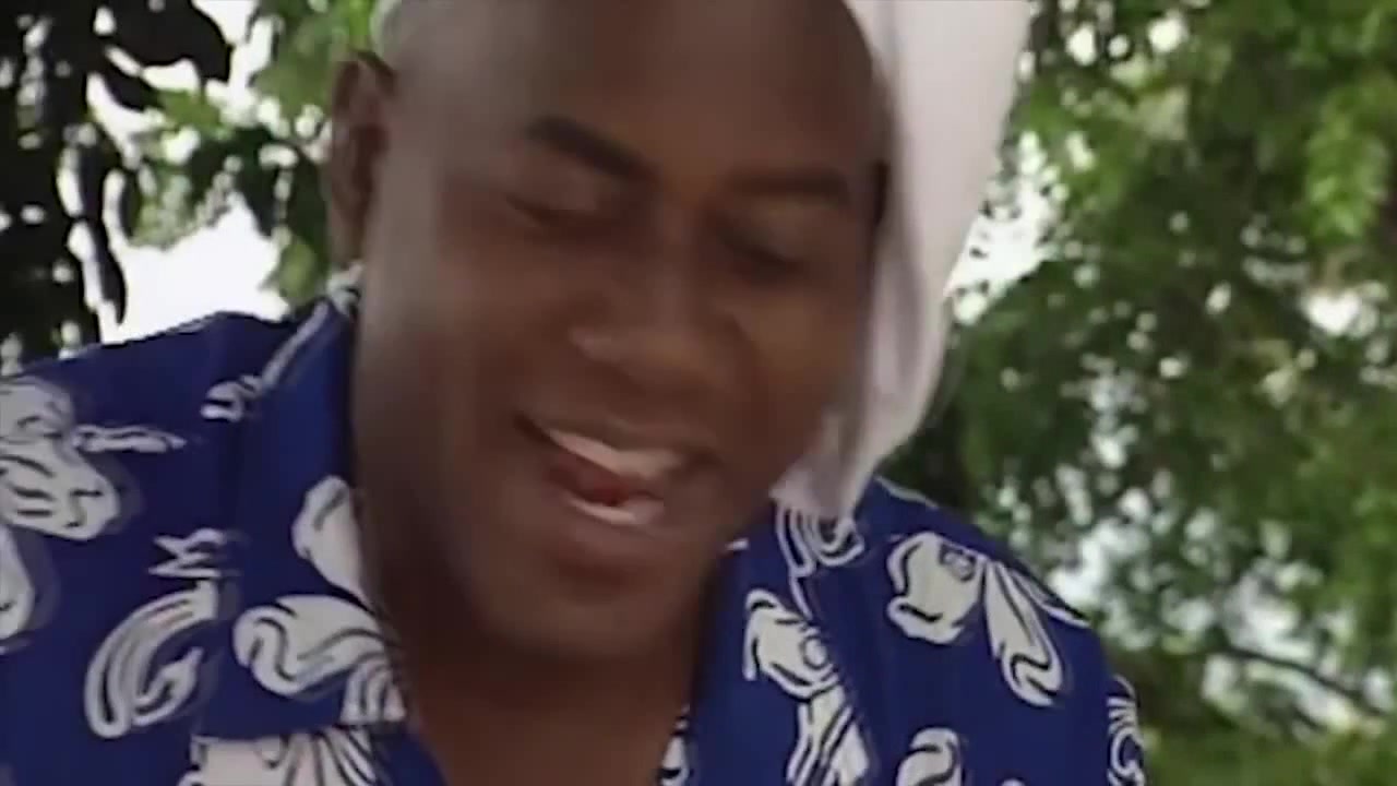 Ainsley Harriot.ZIP Jerk That Chicken Coub The Biggest Video Meme