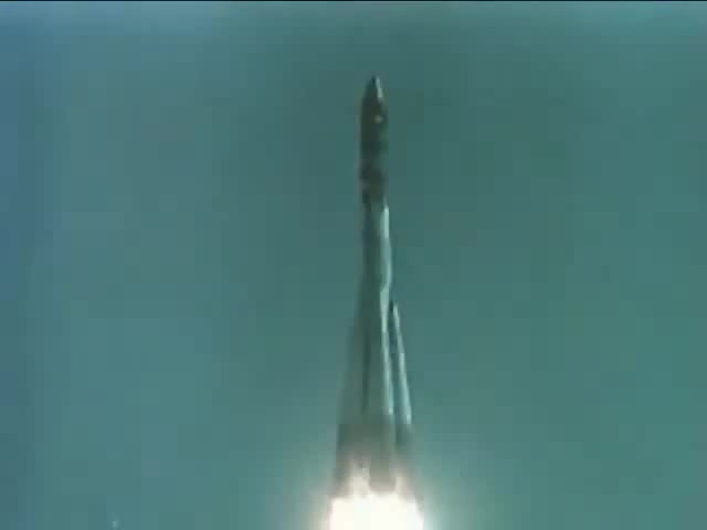 Видео первого полета гагарина. Ракета Юрия Гагарина Восток-1. Космический корабль Восток Юрия Гагарина 1961. Ракета Гагарина Восток 1 взлет.