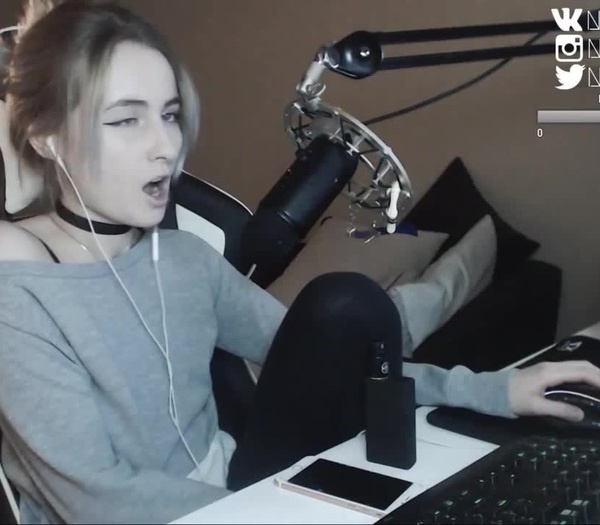 Twitch girl - Coub - The Biggest Video Meme Platform