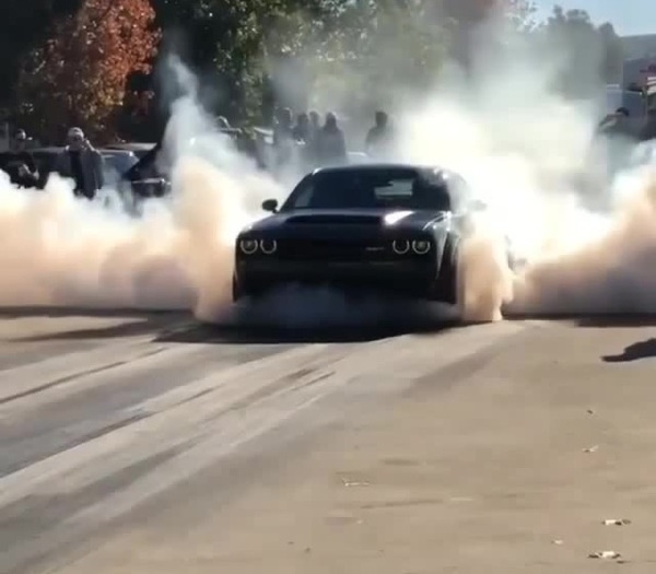 Dodge Challenger Demon Burnout - Coub - The Biggest Video Meme Platform