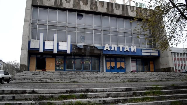 Кинотеатр бийск. Кинотеатр Алтай город Бийск. Заброшенный кинотеатр Алтай 100 чудес города Бийска. Кинотеатр Алтай Бийск внутри. Кинотеатр Алтай Бийск заброшенный.